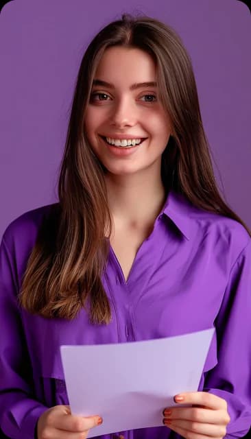 Mulher feliz segurando papel